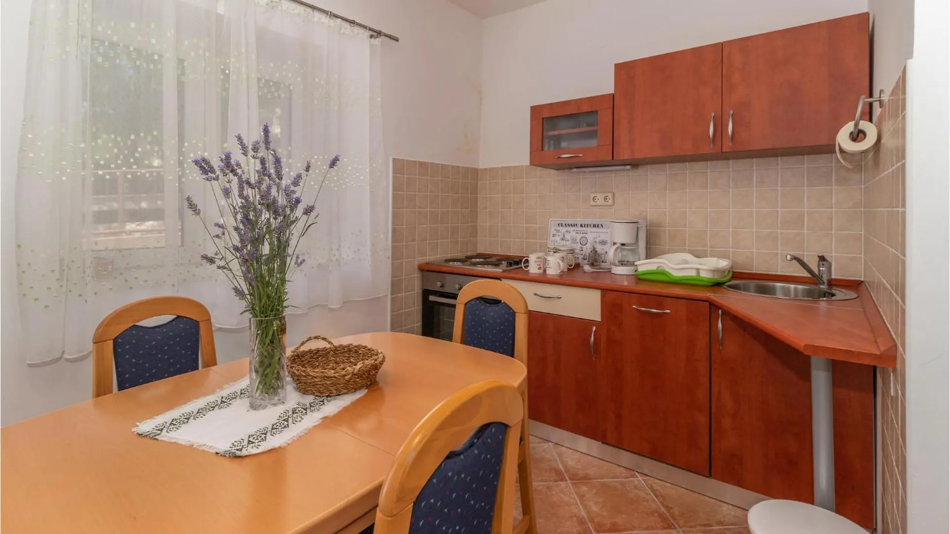 2 Bedroom Beautiful Home In Novi Vinodolski Nyaraló