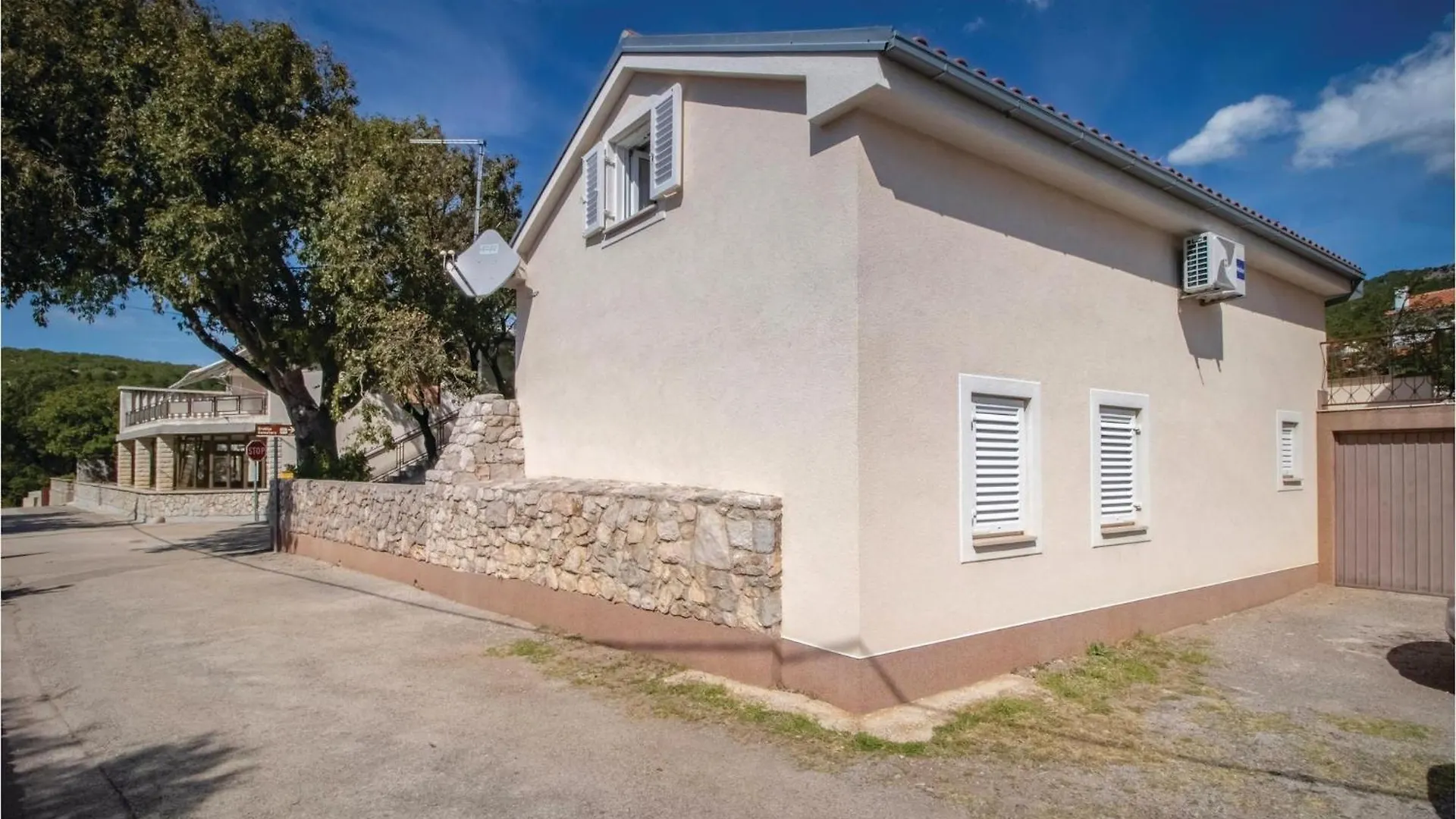 2 Bedroom Beautiful Home In Novi Vinodolski 0*,
